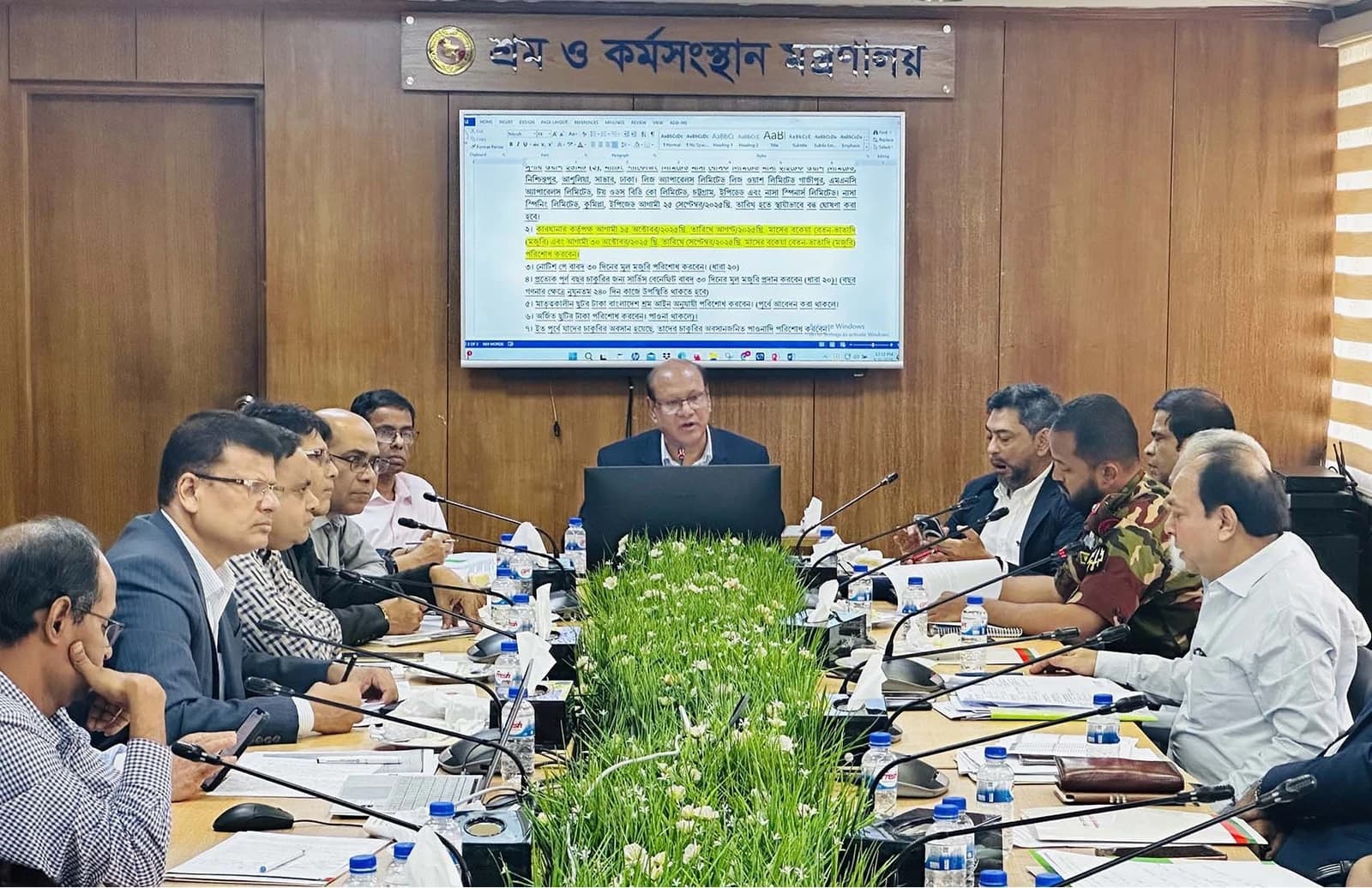 Md Sanowar Jahan Bhuiyan speaking at a Ministry of Labor meeting.
