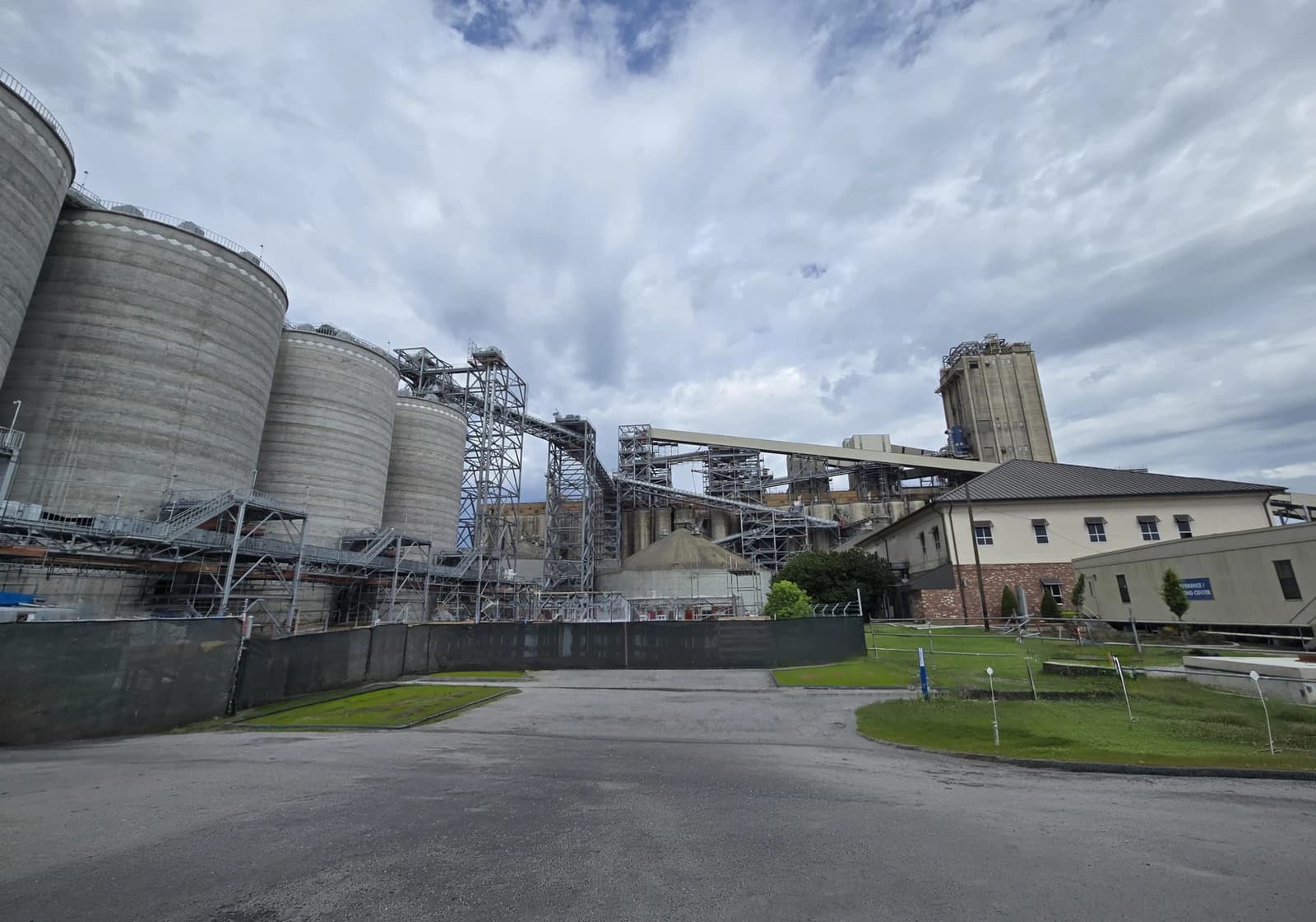 Bunge Destrehan Export Terminal and Bunge Chevron Ag Renewables Plant with storage silos and grain elevator.