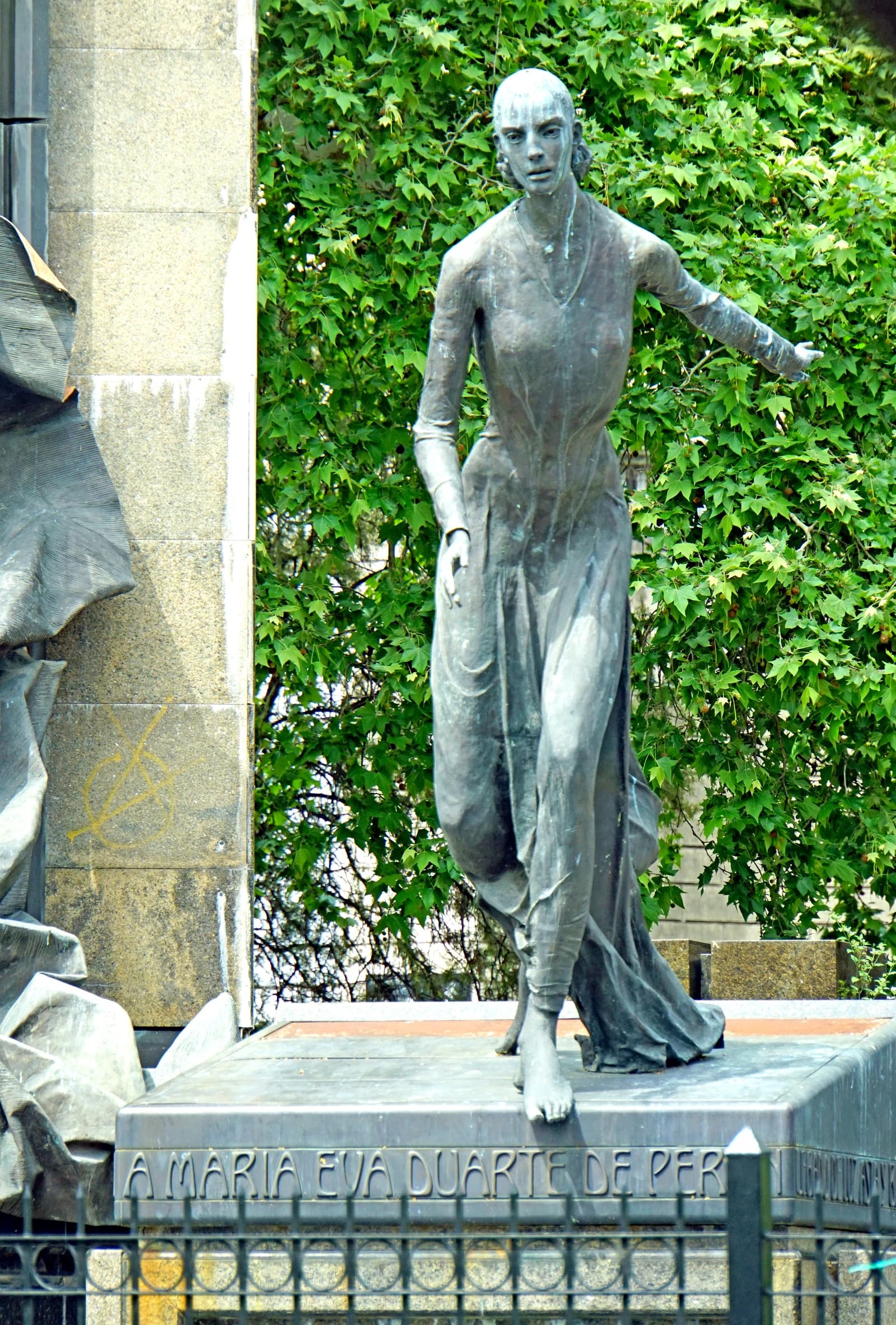 Bronze statue of Eva Perón standing at her monument in Argentina.