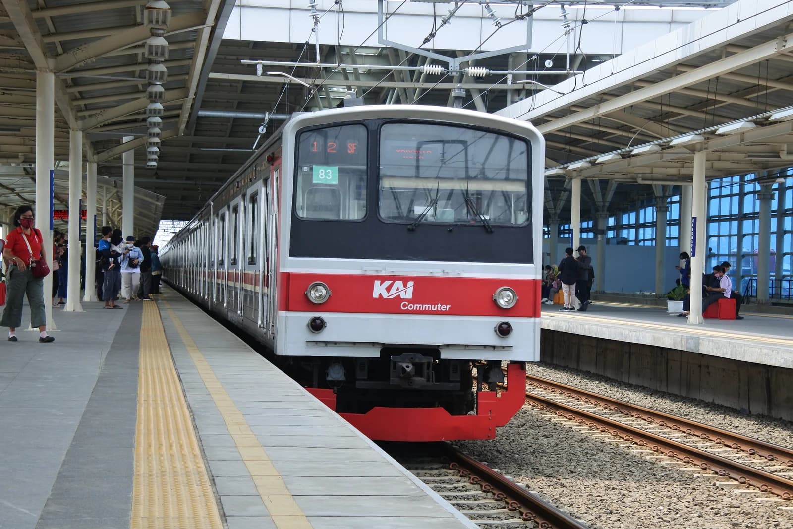 KRL Commuterline train, JR 205 series, at Manggarai Station platform.