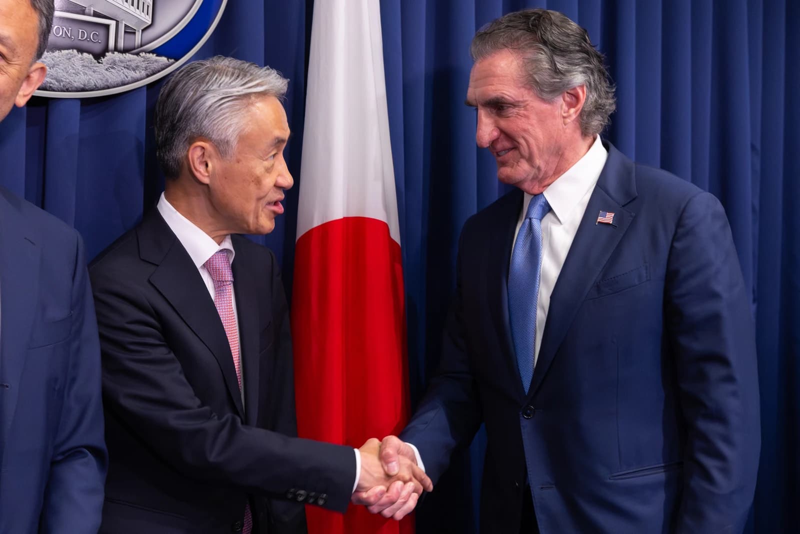 Representatives from Japan's JERA and a U.S. official shaking hands at the U.S. Department of Energy.