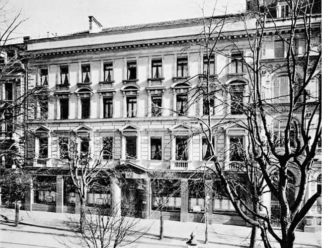 Exterior view of the UBS building at Bahnhofstrasse 44 in Zurich, Switzerland, with bare trees.