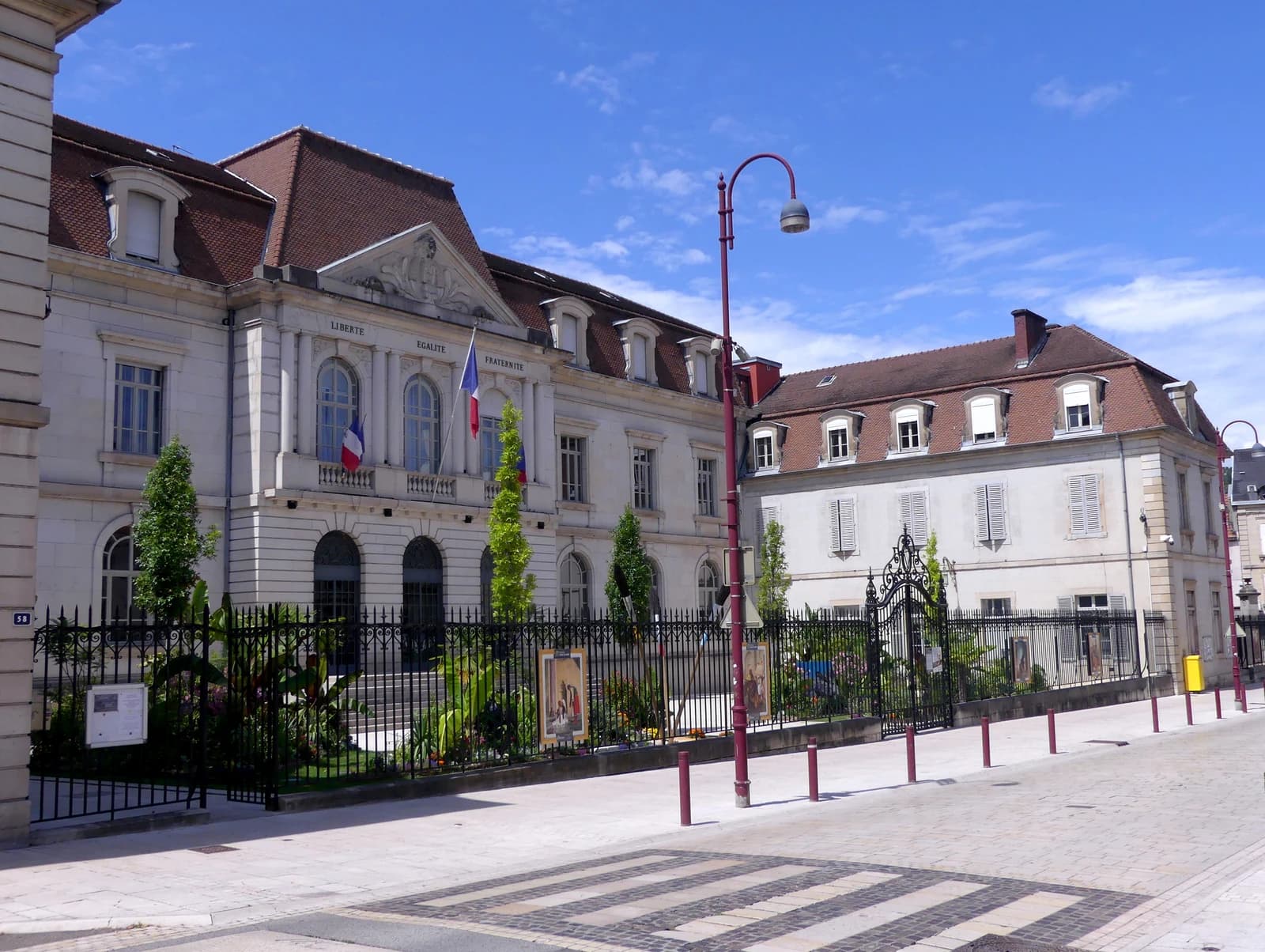 Hôtel de Ville in Vesoul with French flag and 'Liberté, Égalité, Fraternité' inscription.