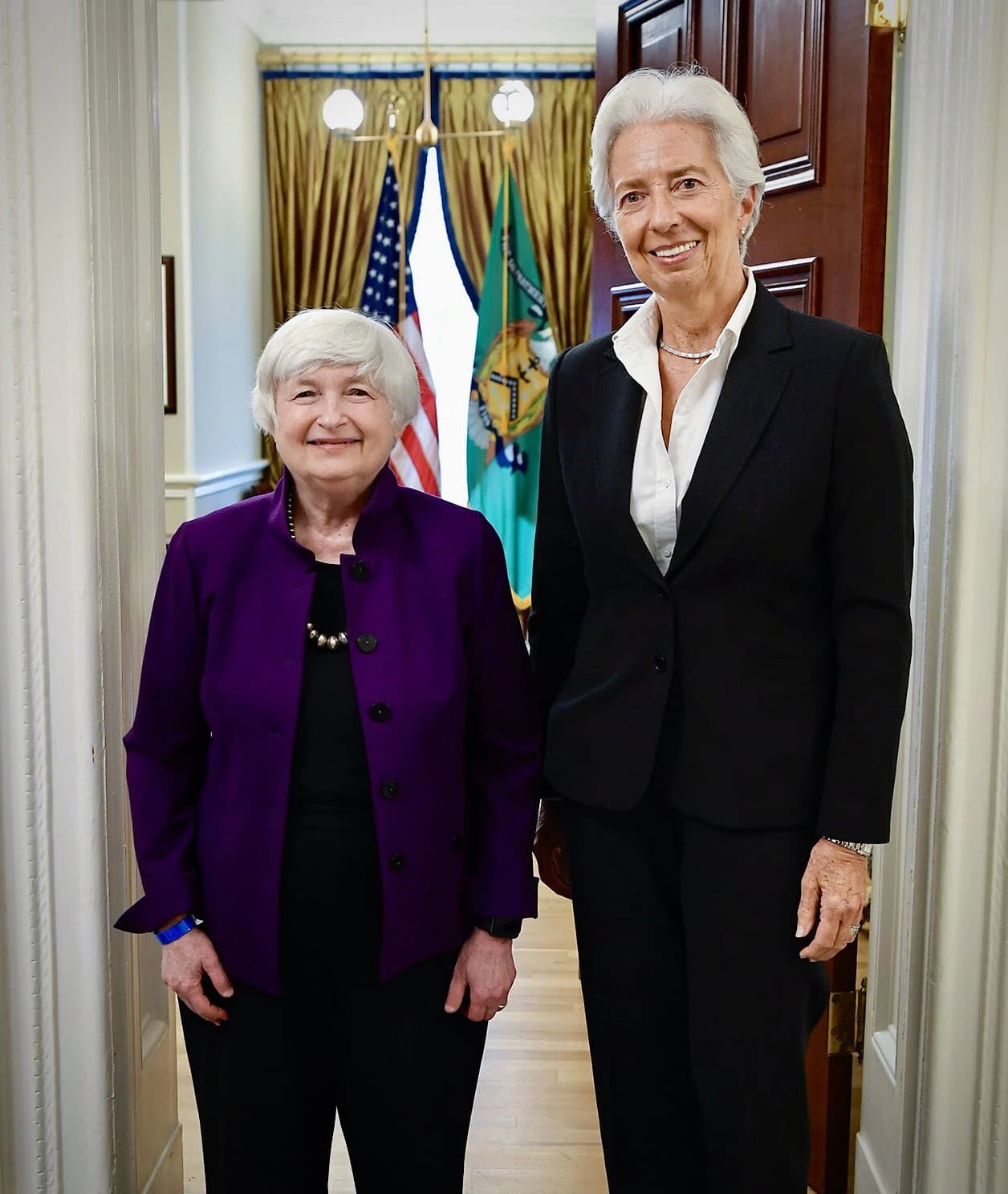 Janet Yellen and Christine Lagarde standing together in a hallway for a photo.