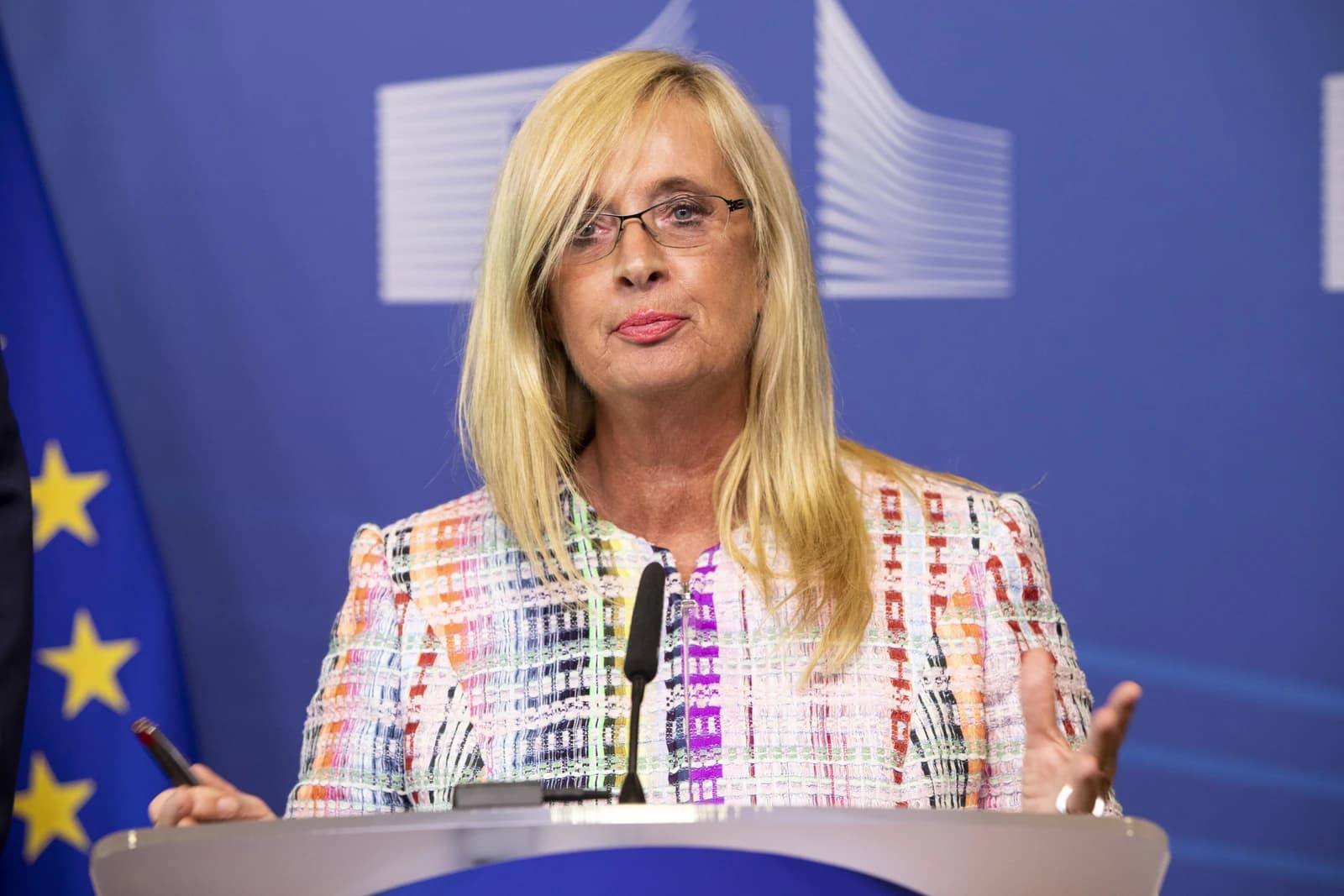 Claudia Dörr-Voß, Secretary of State at the German Federal Ministry for Economic Affairs and Energy, speaks at a podium.