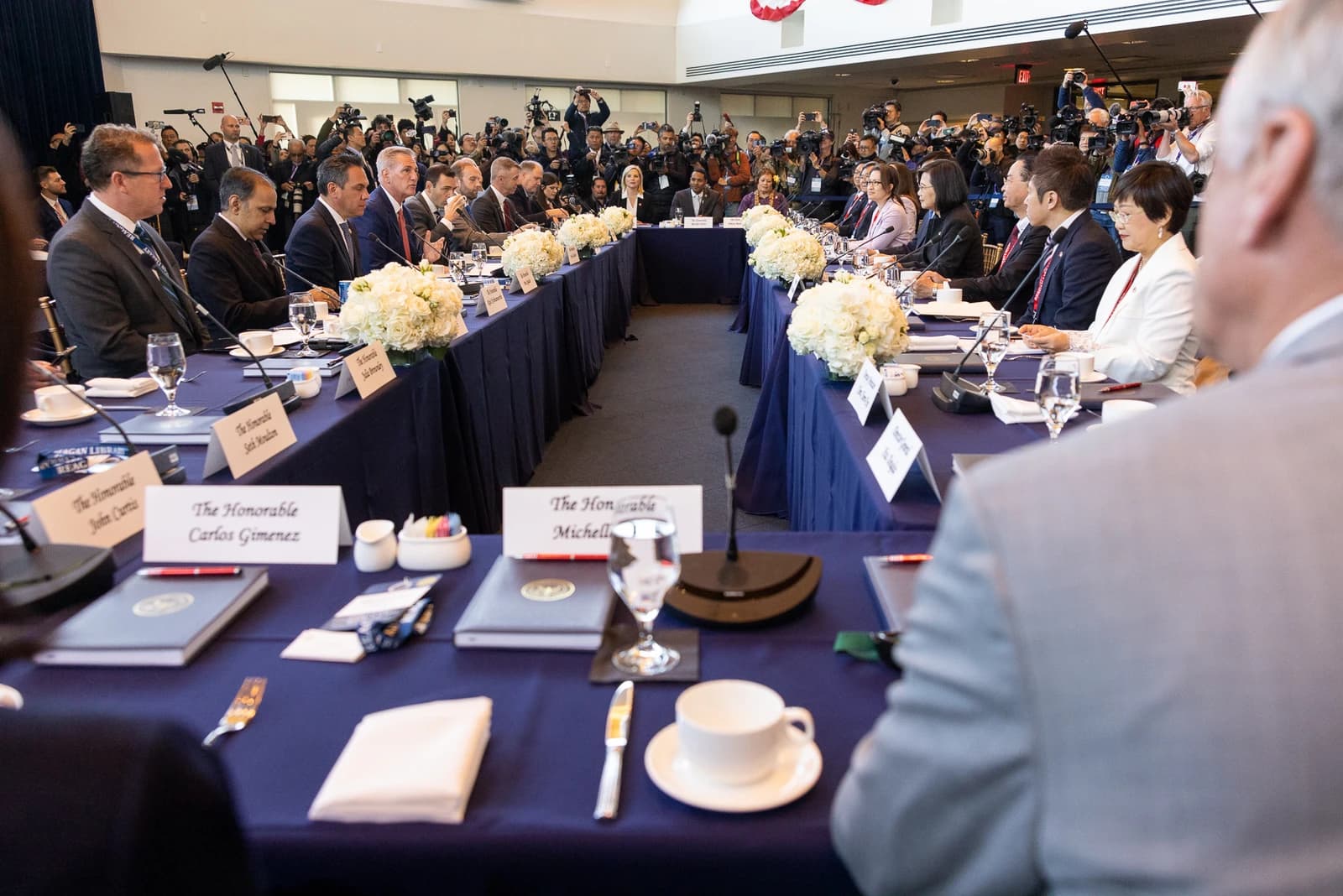 Kevin McCarthy, Tsai Ing-wen, and TECRO USA members meeting at the Reagan Library.