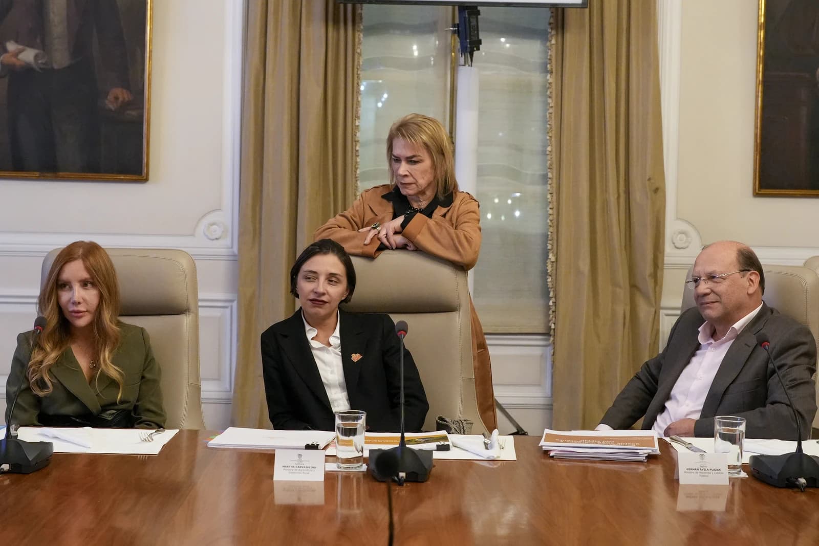 Martha Carvajalino and Germán Ayola Plazas attend a Council of Ministers meeting.