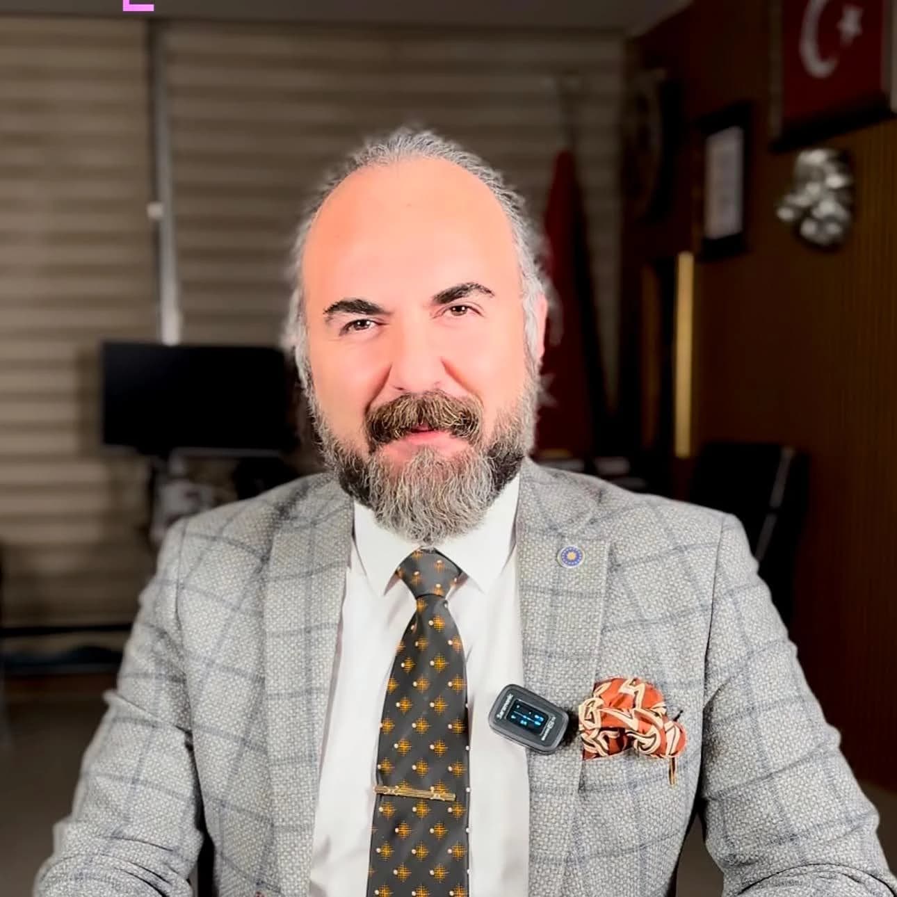 Mehmet Erdem Tokuş, identified as İTO President Avdagiç, posing for a portrait in an office setting.