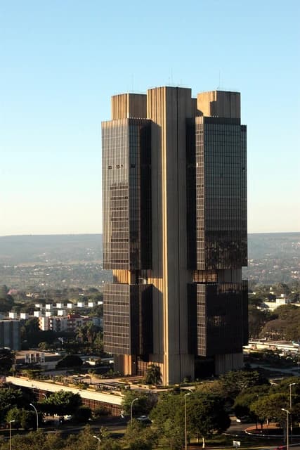 Exterior view of the Central Bank of Brazil headquarters building in Brasília.