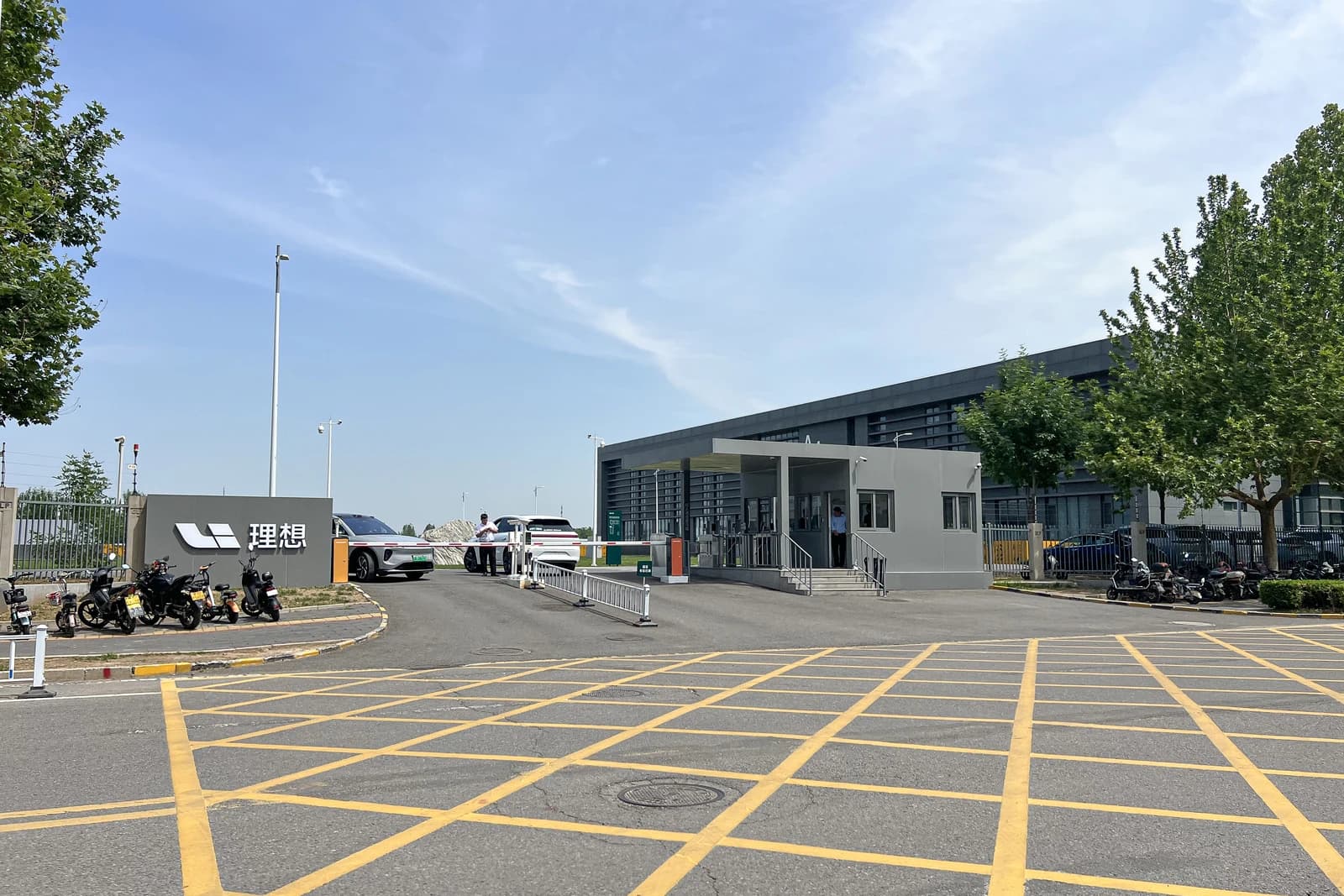 Entrance to Li Auto R&D Headquarters, Block A, with security checkpoint.