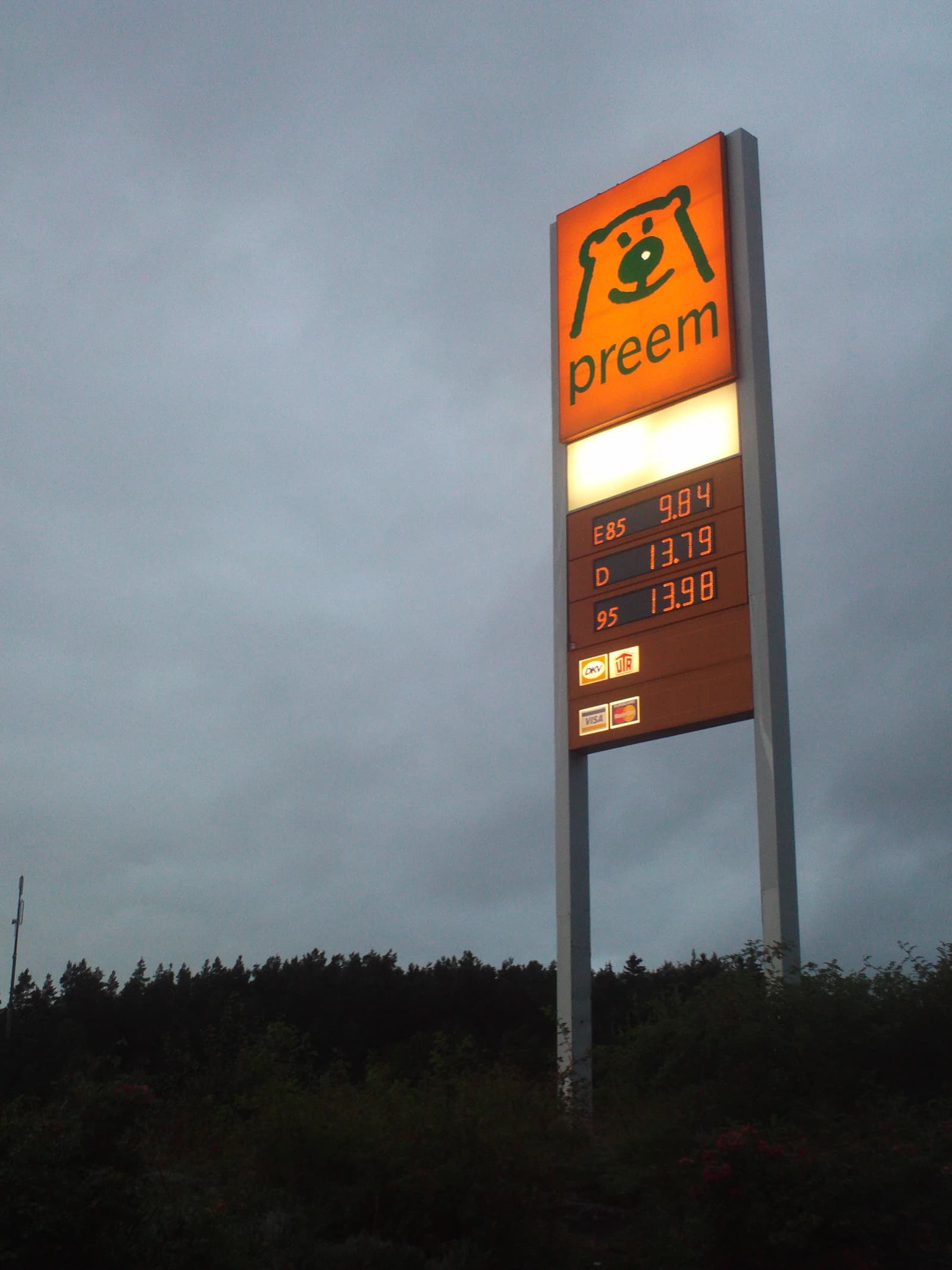 Preem fuel station sign showing current prices for E85, Diesel, and 95.