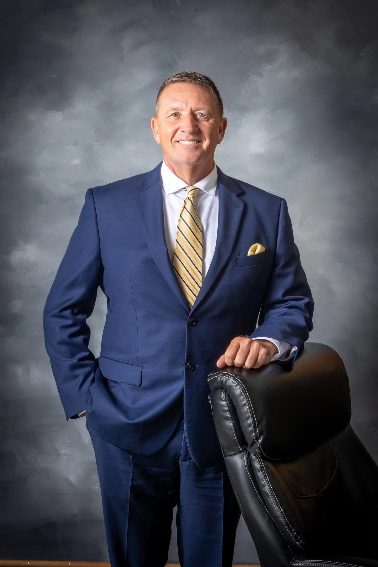 Mayor John Gunter posing for an official portrait.