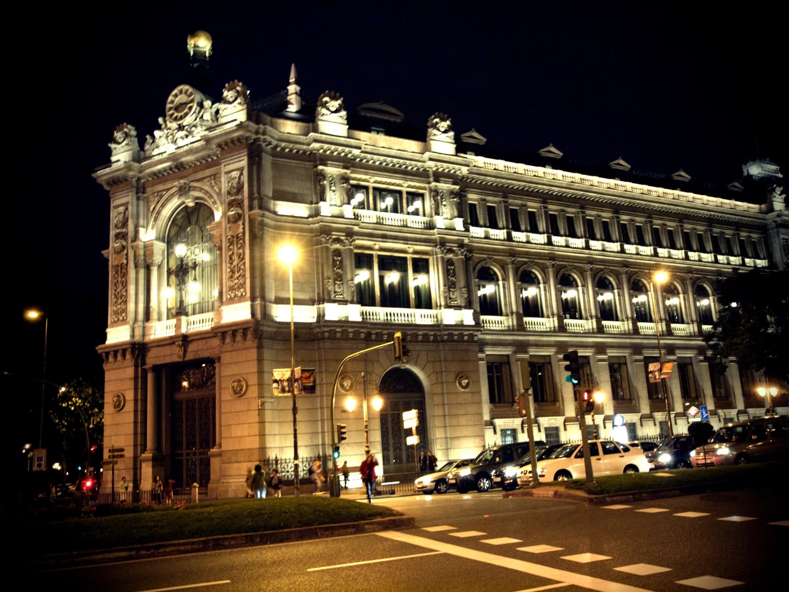 Exterior of the Bank of Spain headquarters in Madrid, Spain at night.