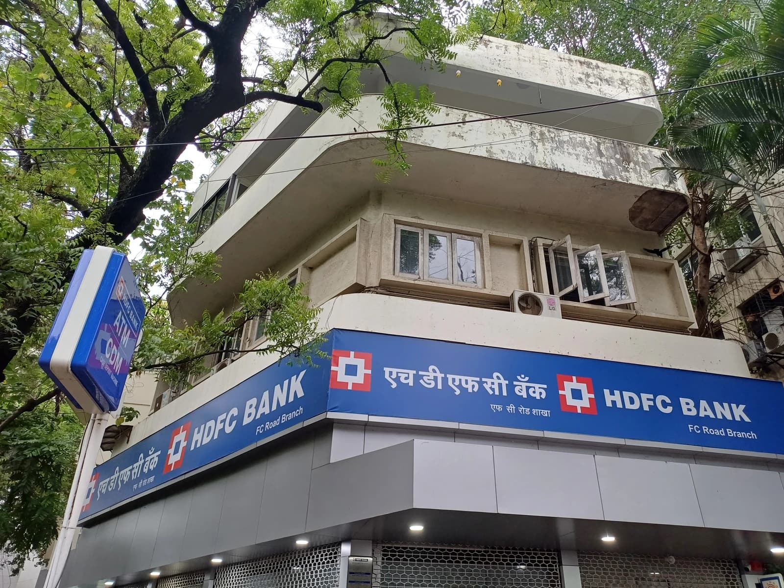 Exterior view of an HDFC Bank branch building in Pune, India.