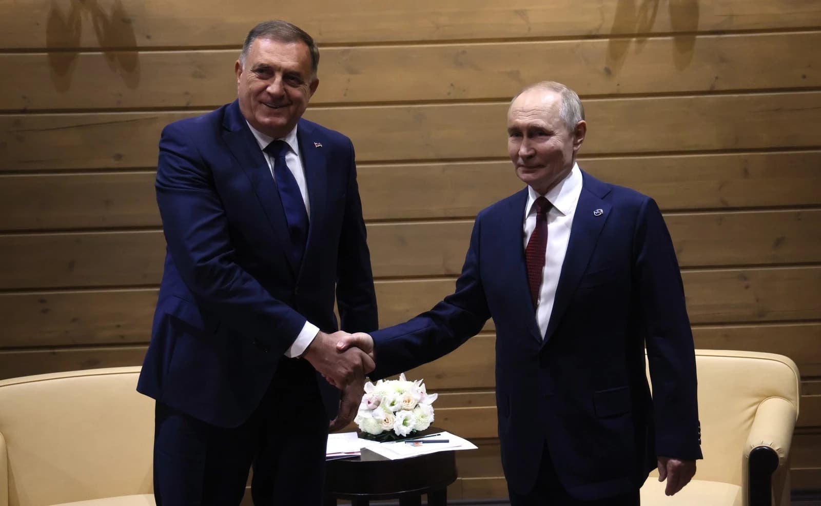 Milorad Dodik, President of Republika Srpska, shaking hands with Vladimir Putin.