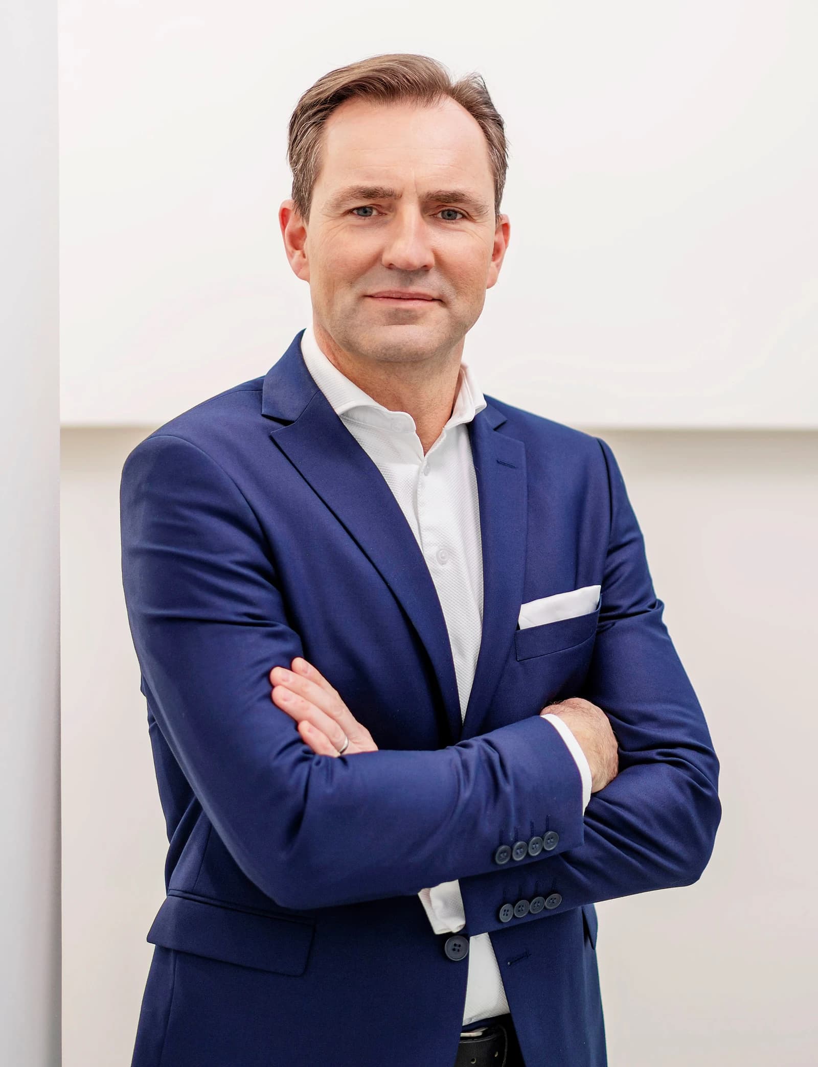 Thomas Schäfer, CEO of Volkswagen Passenger Cars, stands with arms crossed.