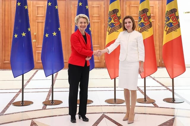 Ursula von der Leyen, President of the European Commission, shaking hands with Maia Sandu, President of Moldova.