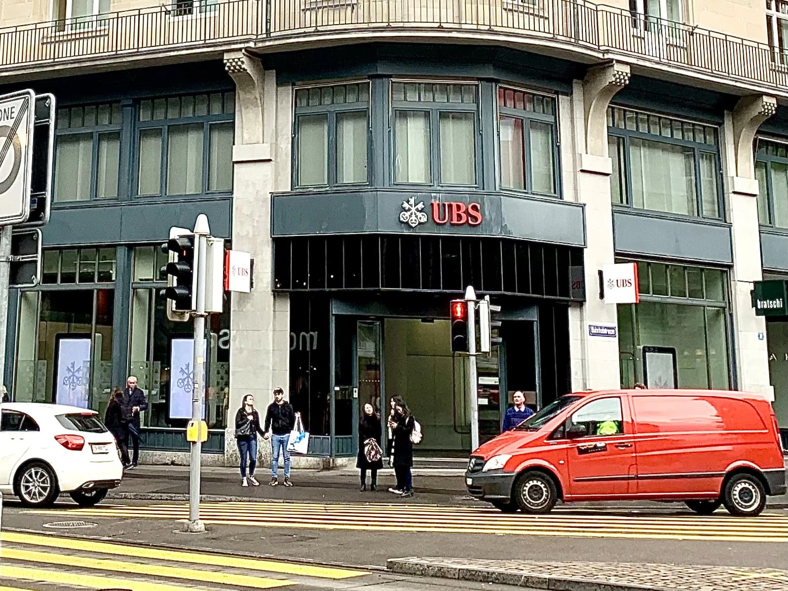 Union Bank of Switzerland (UBS AG) branch in Zürich, Switzerland.