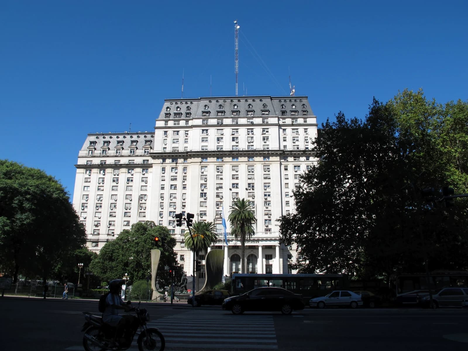 Exterior view of the Argentine Ministry of Defense building in Buenos Aires.