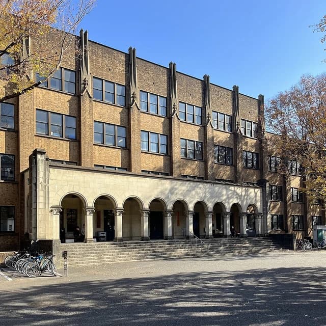 Building 3 of Graduate School of Agricultural and Life Sciences and Faculty of Agriculture.