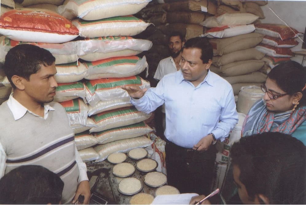 Minister of State for Textiles and Jute inspects rice warehouses with officials.