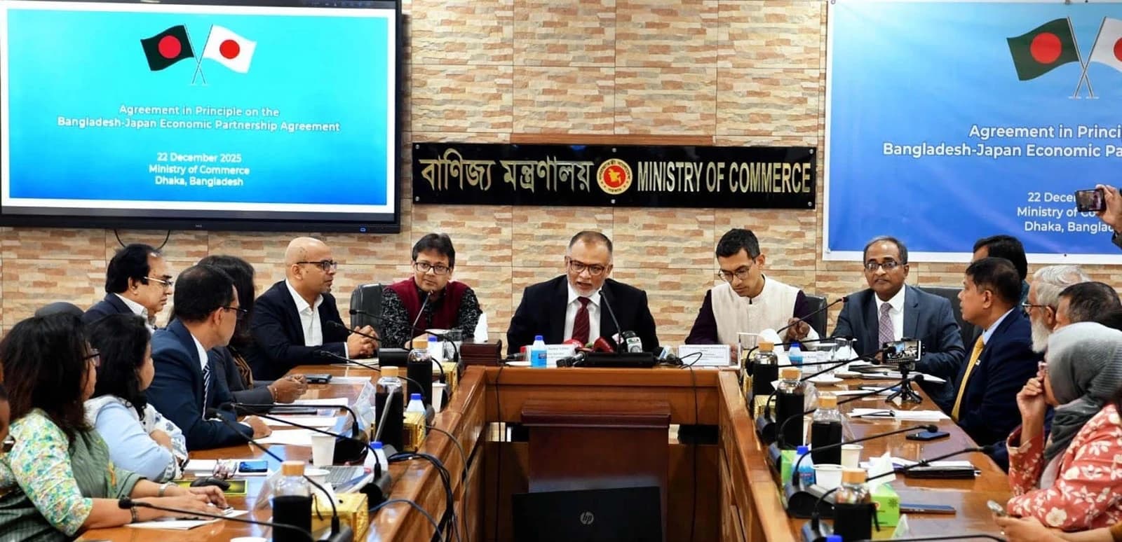 Sheikh Bashiruddin, Lutfe Siddiqui, Chowdhury Ashiq Mahmud bin Harun, and other officials at a press conference.