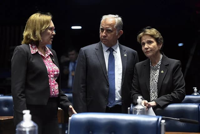 Zenaide Maia, Izalci Lucas, and Tereza Cristina at the Senate Plenary.