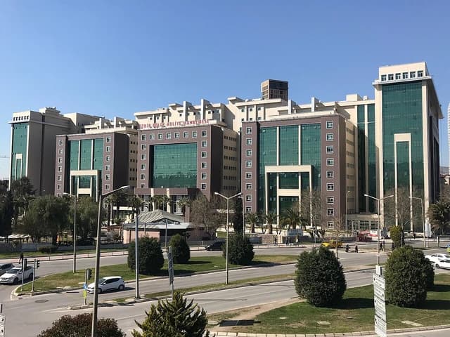 Exterior view of the İzmir Regional Court building in Turkey.