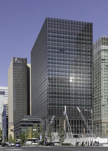 Mizuho Marunouchi Tower, a tall glass and steel building, located in Tokyo, Japan.