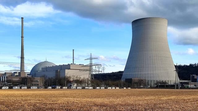 Kernkraftwerk Isar 01 nuclear power plant in Germany with cooling tower and reactor building.