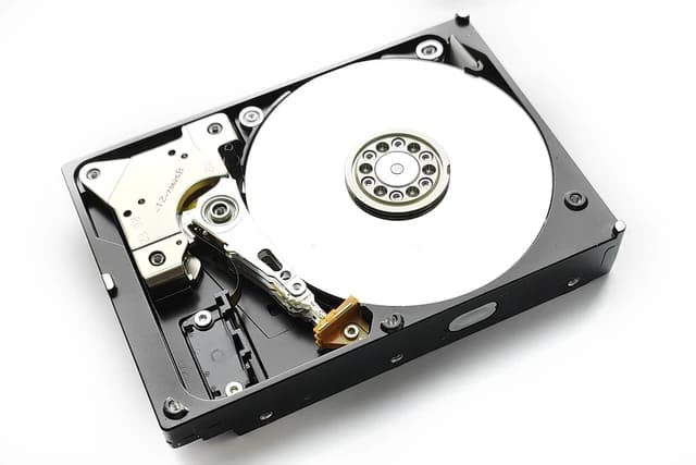 Internal view of a Western Digital Caviar 250GB hard disk drive showing platter.