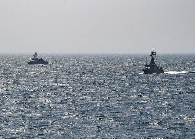 Kuwaiti navy patrol boat KNS Al-Garoh and USS Chinook in the Persian Gulf.