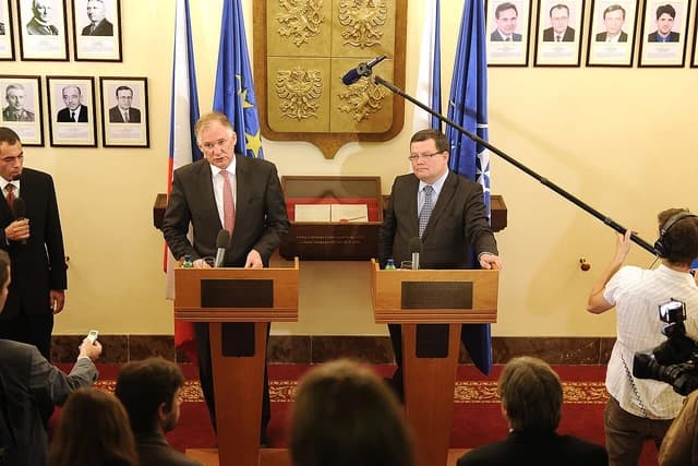 William J. Lynn III and Alexandr Vondra at podiums during a press conference.