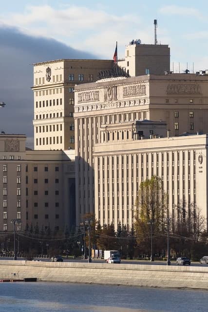 The General Staff Building, a large government building, along the Frunzenskaya Embankment in Moscow.