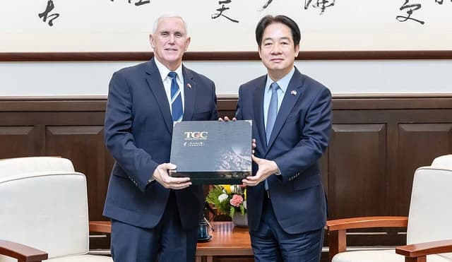 Former U.S. Vice President Mike Pence and Taiwan President Lai Ching-te holding a gift.