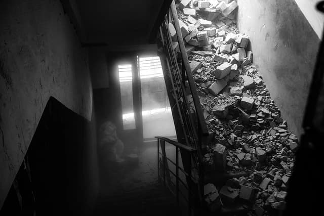 Debris of a residential building in Kyiv, 2022-04-20.