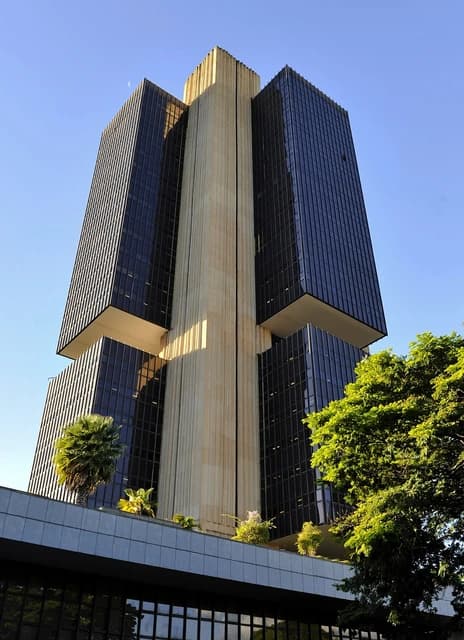 Exterior view of the Central Bank of Brazil headquarters building in Brasília.