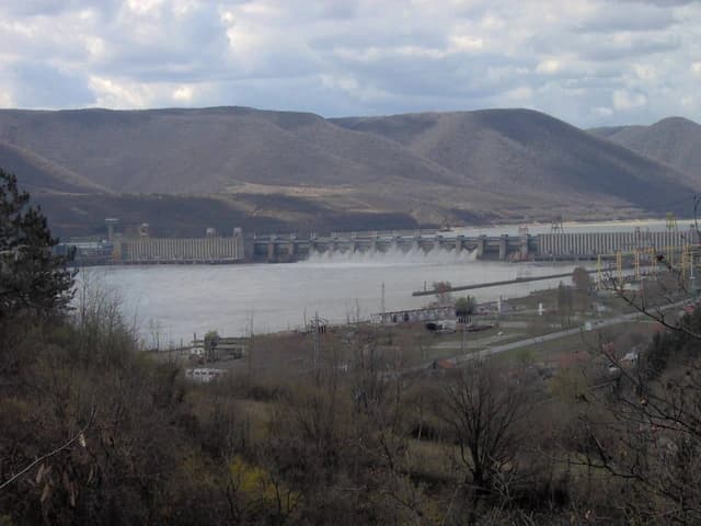 Panoramic view of the Portile de Fier dam and hydroelectric power plant.