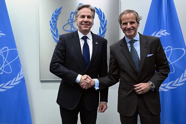 Rafael Mariano Grossi, IAEA Director-General, shakes hands with Antony Blinken, US Secretary of State.