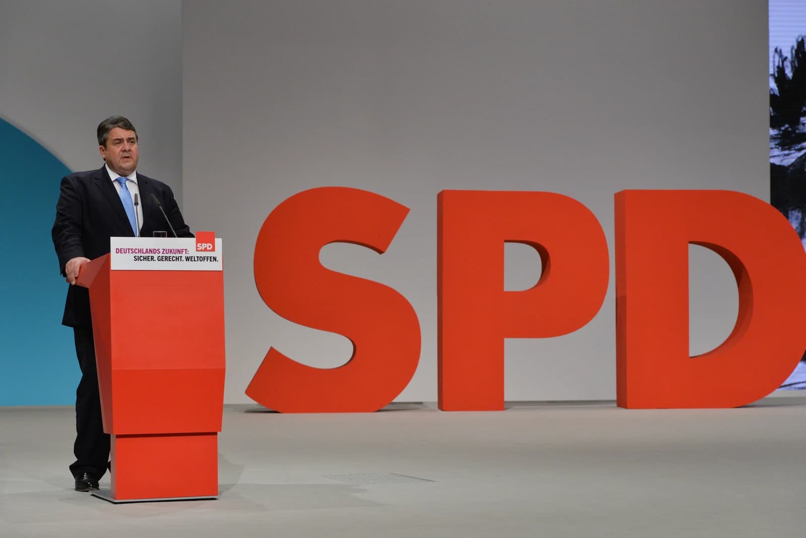 Sigmar Gabriel, former Vice-Chancellor of Germany, speaking at a podium.