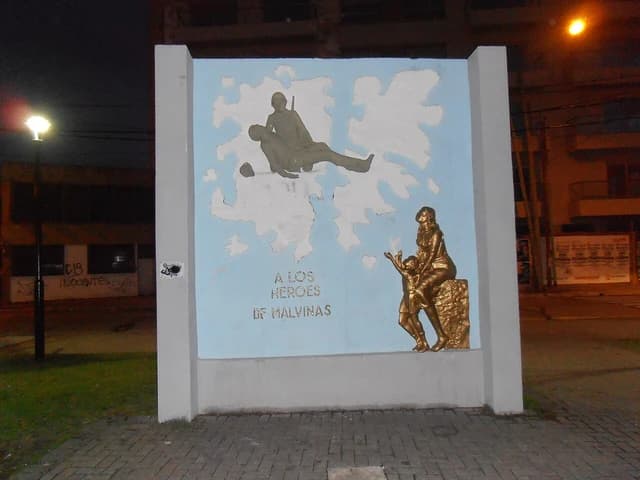 Monument to the Fallen in the Malvinas Islands with figures and map.