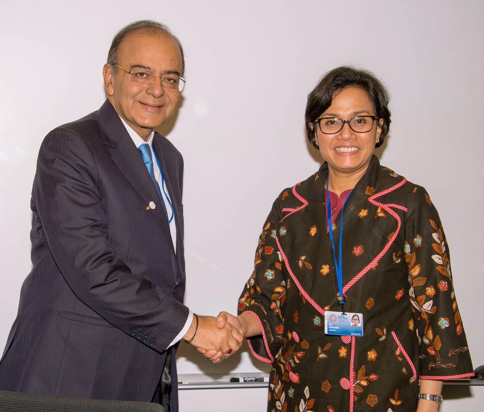 Arun Jaitley, Finance Minister of India, shaking hands with Sri Mulyani Indrawati, Finance Minister of Indonesia.