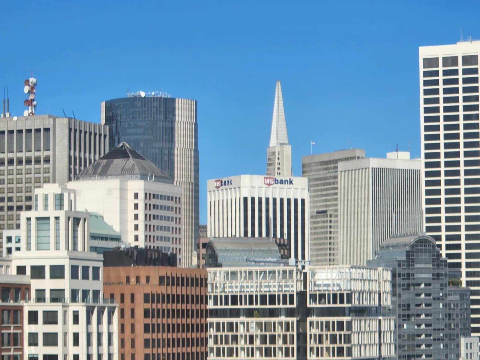 Skyline of San Francisco's Financial District, including the Transamerica Pyramid and other office buildings.