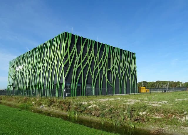 Bytesnet datacenter d'Root building with green and black facade in Groningen.