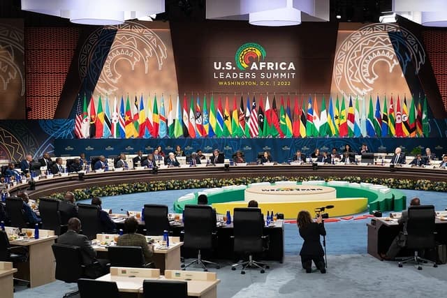 Attendees seated around a large circular table at the 2022 US-Africa Leaders Summit working lunch.