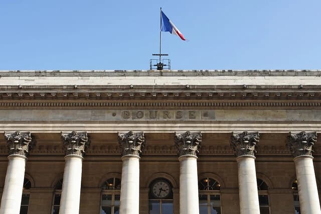 Palais Brongniart, the former Paris Bourse building, with 'BOURSE' inscribed.