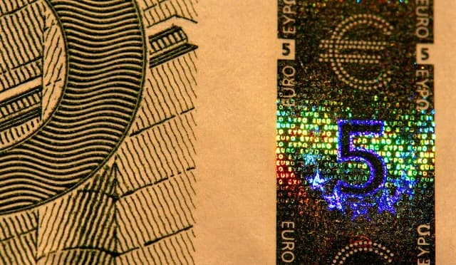 Close-up of the holographic security strip and design on a five Euro banknote.
