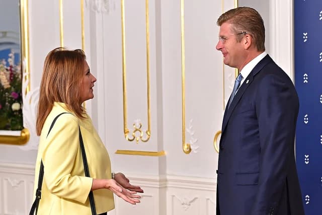 Cecilia Malmström, European Commissioner for Trade, speaking with Peter Žiga, Slovak Minister of Economy.