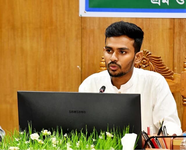 Asif Mahmud Sajib Bhuiyan, Advisor Ministry of Labor, speaks at a meeting in 2024.