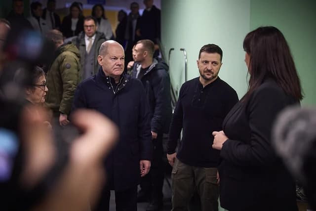 Volodymyr Zelenskyy and Olaf Scholz visited wounded Ukrainian warriors in Kyiv.